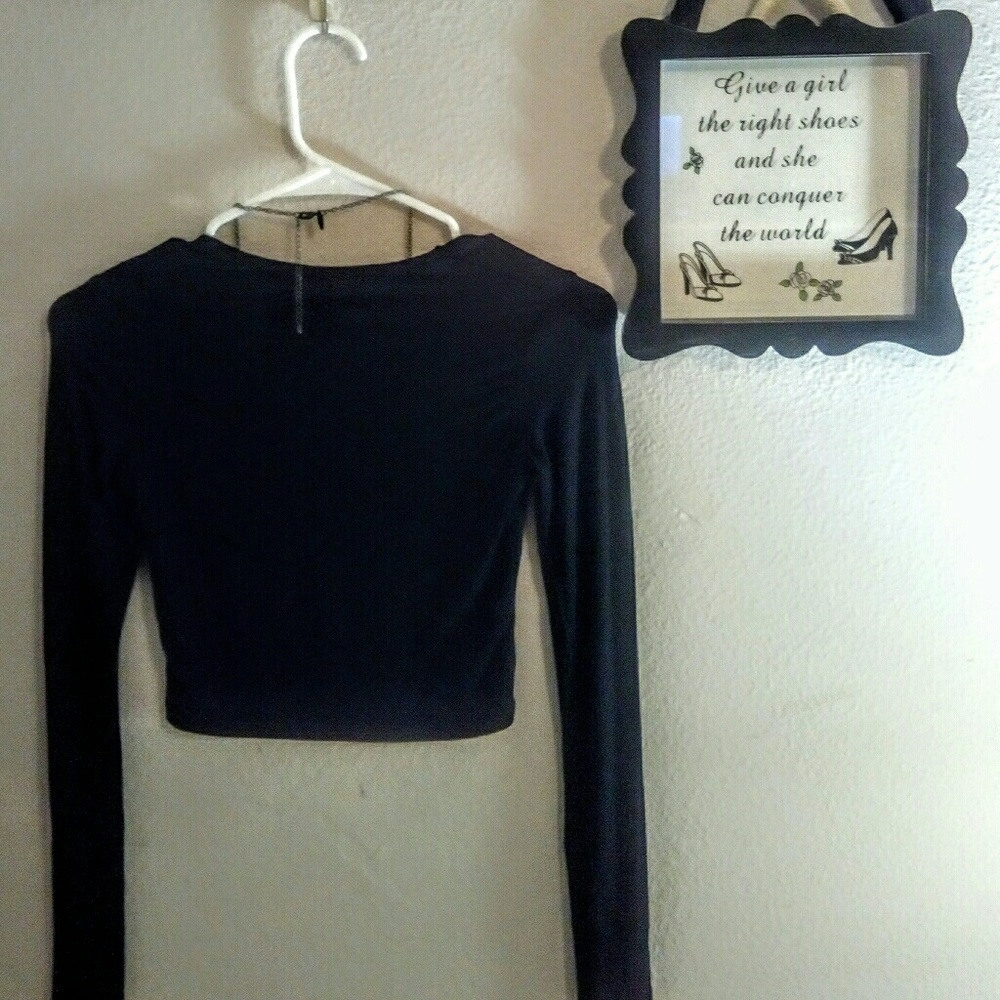 NWT/ boohoo/Sasha Black Long sleeve crop top - Picture 2 of 5